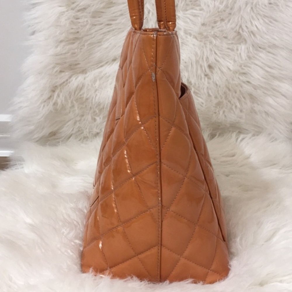 CHANEL Pink (Orange) Quilted Medallion Tote - Picture 4 of 8